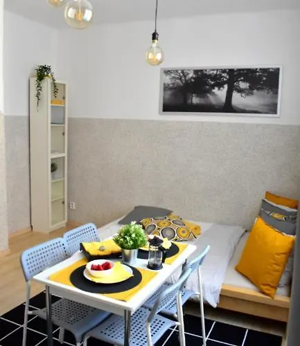 Romantic Bijou Near Old Town! Διαμέρισμα