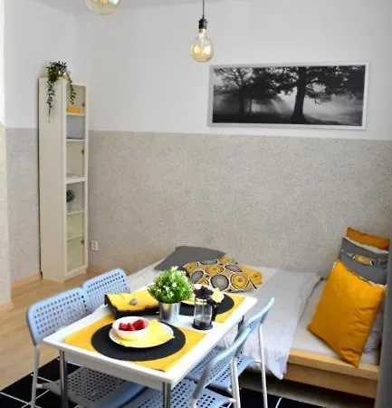 Romantic Bijou Near Old Town! Διαμέρισμα
